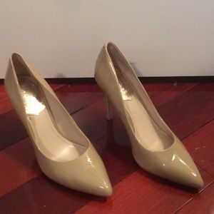 Vince camuto nude pumps size 8